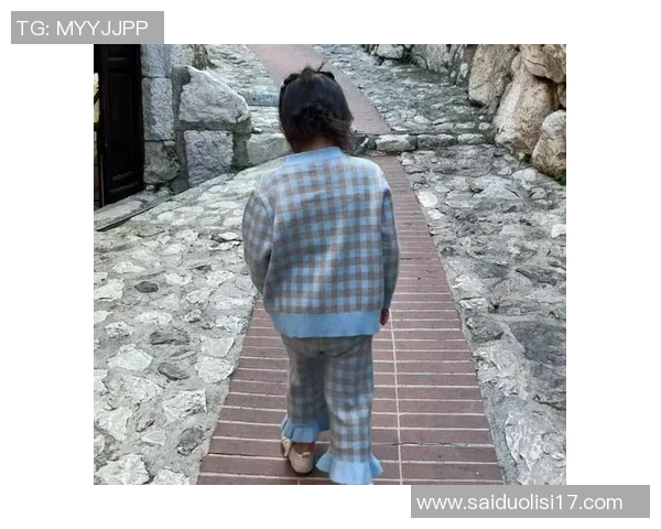 足坛巨星赛场挥洒激情私下变女儿奴日常宠娃画面温馨感爆棚